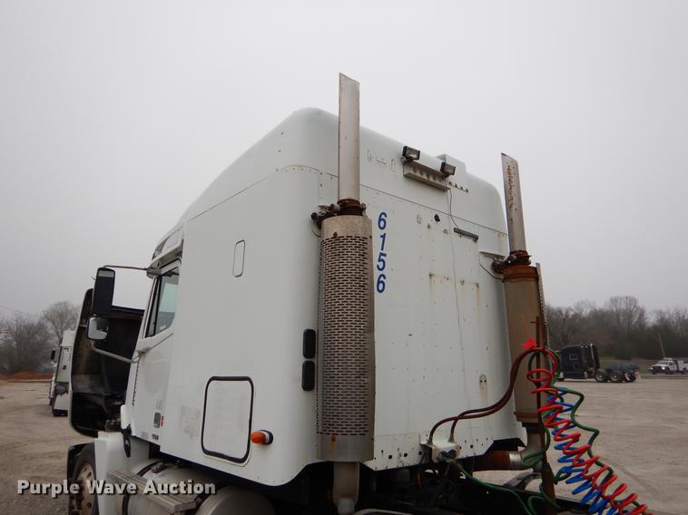 image for item EJ9922 2004 Freightliner Columbia semi truck