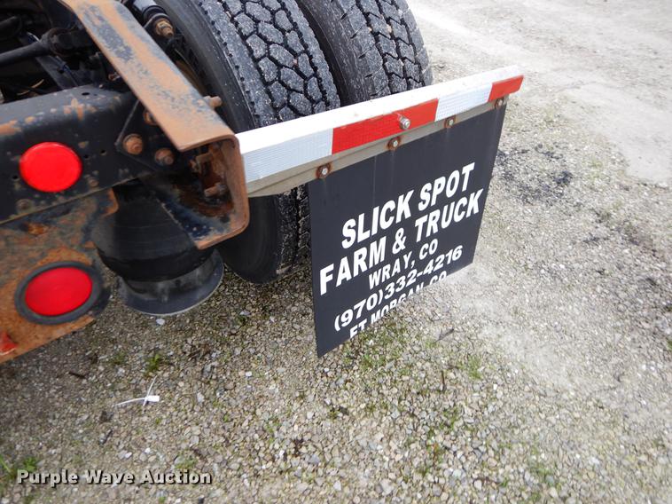 image for item EJ9922 2004 Freightliner Columbia semi truck