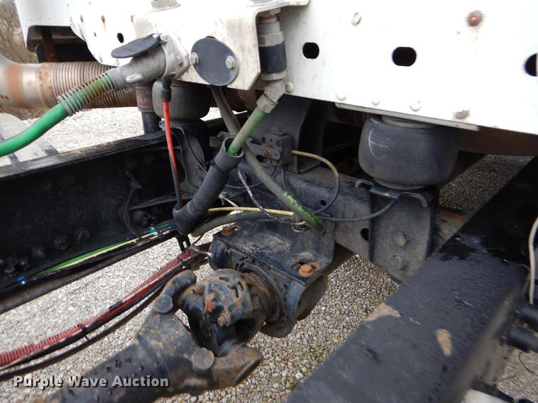 image for item EJ9922 2004 Freightliner Columbia semi truck