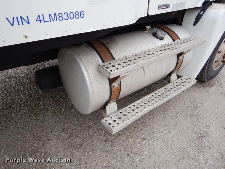 image for item EJ9922 2004 Freightliner Columbia semi truck