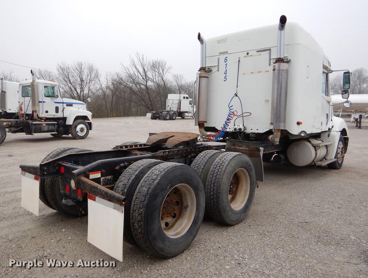image for item EJ9923 2004 Freightliner Columbia semi truck