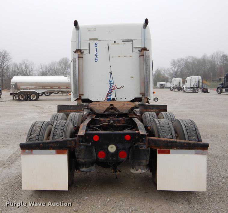 image for item EJ9923 2004 Freightliner Columbia semi truck