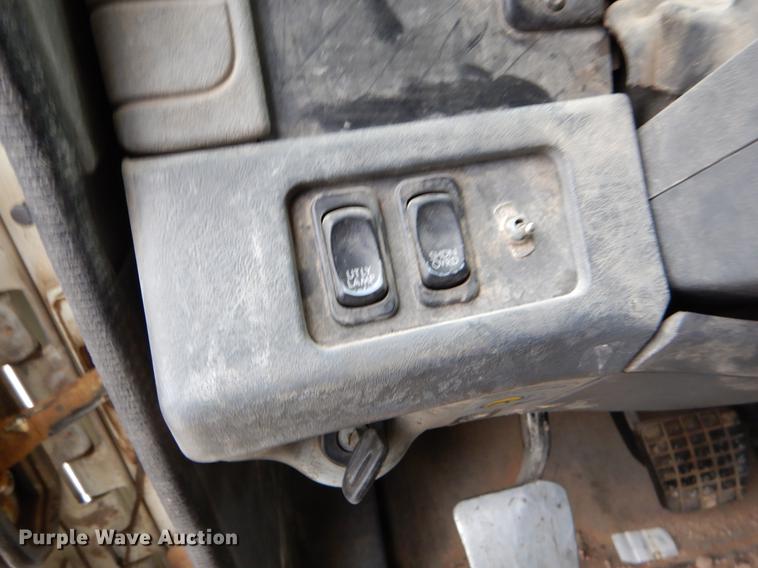 image for item EJ9923 2004 Freightliner Columbia semi truck