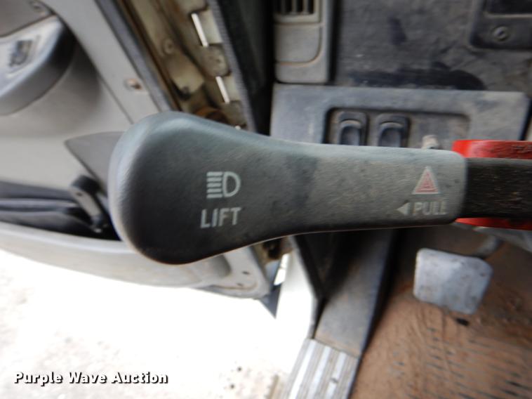 image for item EJ9923 2004 Freightliner Columbia semi truck