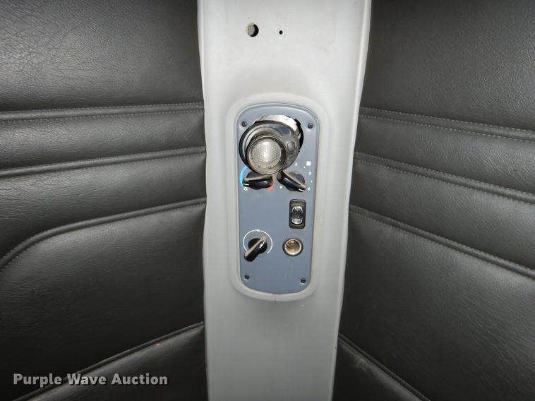 image for item EJ9923 2004 Freightliner Columbia semi truck