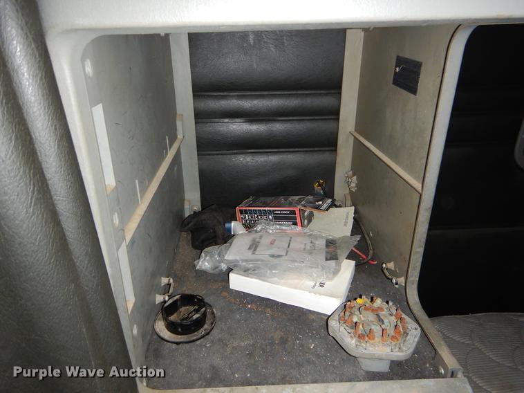 image for item EJ9923 2004 Freightliner Columbia semi truck