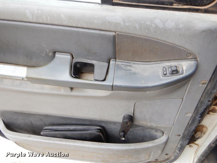 image for item EJ9923 2004 Freightliner Columbia semi truck