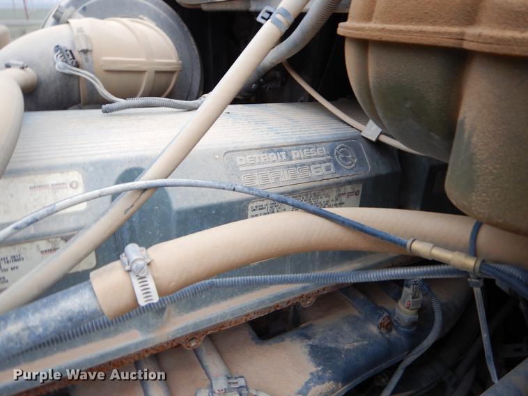 image for item EJ9923 2004 Freightliner Columbia semi truck