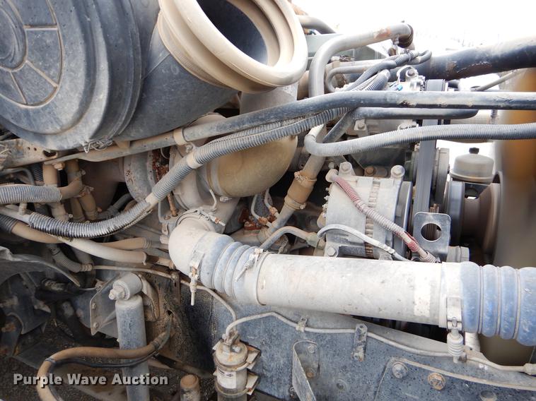 image for item EJ9923 2004 Freightliner Columbia semi truck