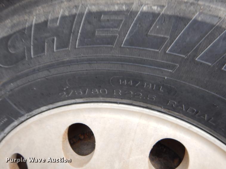 image for item EJ9923 2004 Freightliner Columbia semi truck