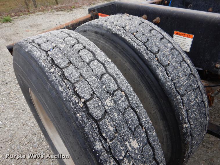 image for item EJ9923 2004 Freightliner Columbia semi truck