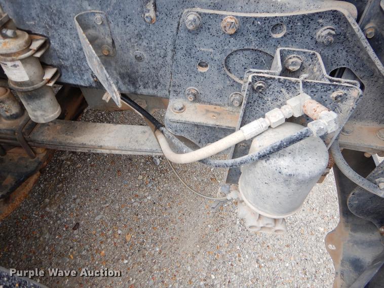 image for item EJ9923 2004 Freightliner Columbia semi truck