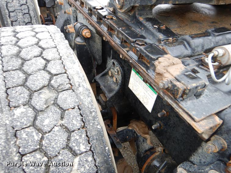 image for item EJ9923 2004 Freightliner Columbia semi truck