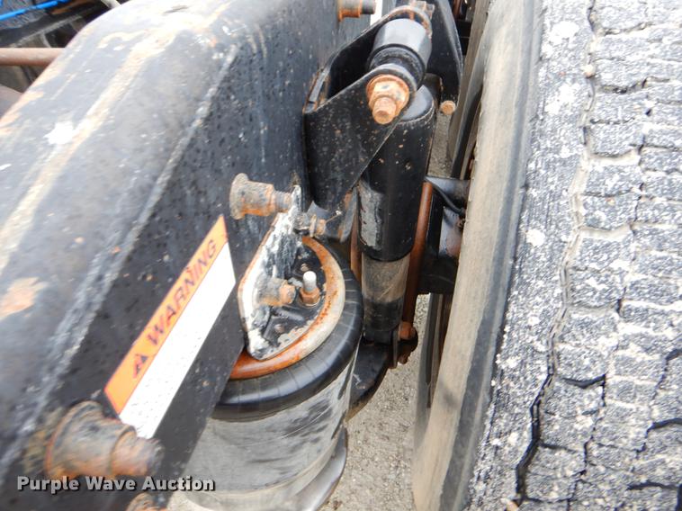 image for item EJ9923 2004 Freightliner Columbia semi truck