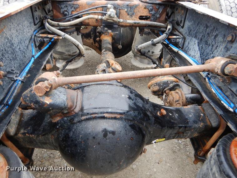 image for item EJ9923 2004 Freightliner Columbia semi truck