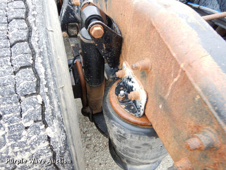 image for item EJ9923 2004 Freightliner Columbia semi truck