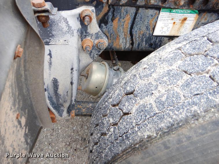 image for item EJ9923 2004 Freightliner Columbia semi truck