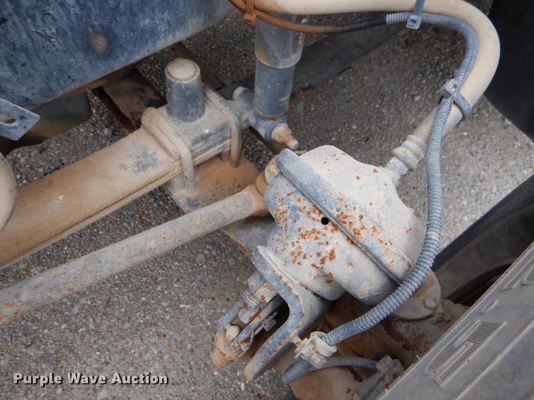 image for item EJ9923 2004 Freightliner Columbia semi truck