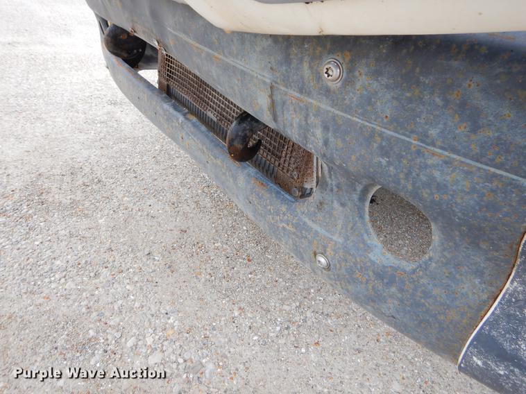 image for item EJ9923 2004 Freightliner Columbia semi truck