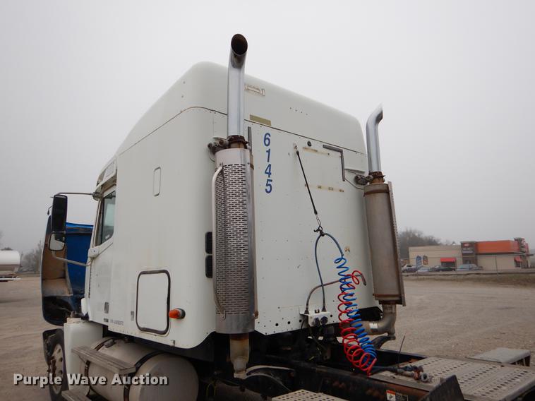 image for item EJ9923 2004 Freightliner Columbia semi truck