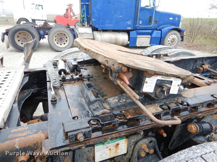 image for item EJ9923 2004 Freightliner Columbia semi truck