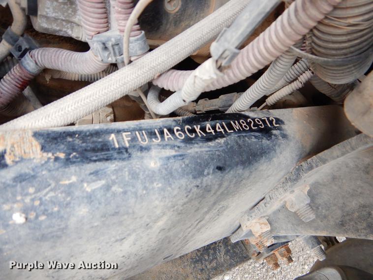 image for item EJ9923 2004 Freightliner Columbia semi truck