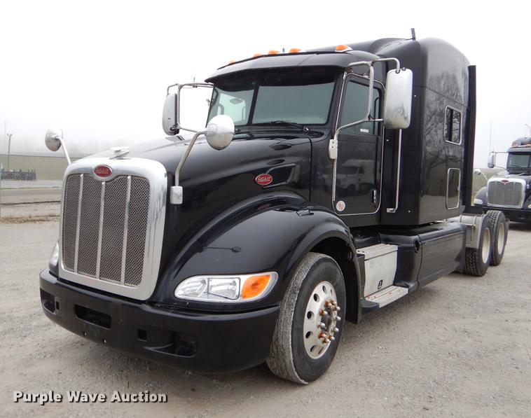 image for item EJ9924 2013 Peterbilt 386 semi truck