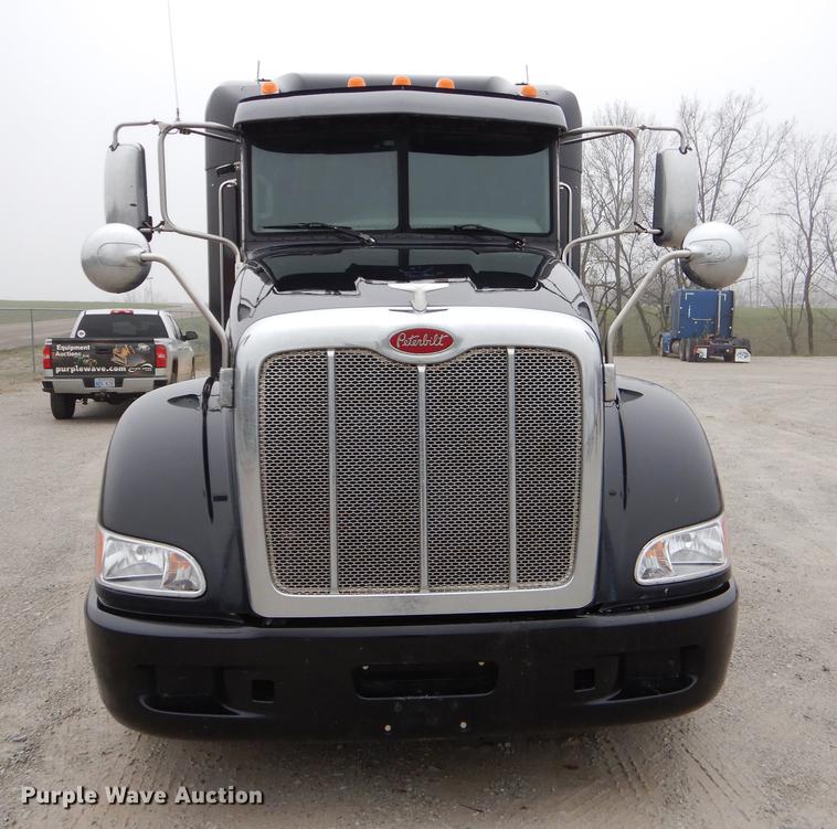 image for item EJ9924 2013 Peterbilt 386 semi truck