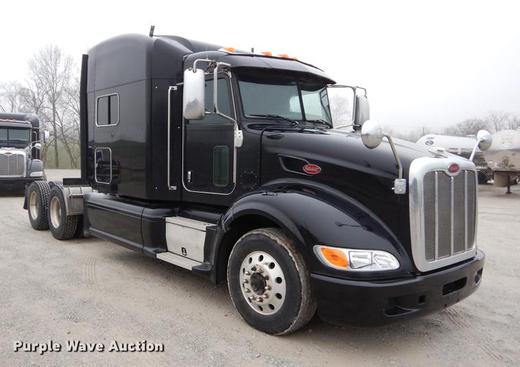 image for item EJ9924 2013 Peterbilt 386 semi truck
