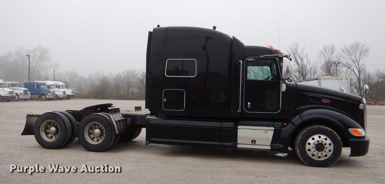 image for item EJ9924 2013 Peterbilt 386 semi truck