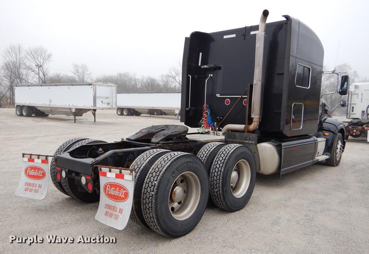 image for item EJ9924 2013 Peterbilt 386 semi truck