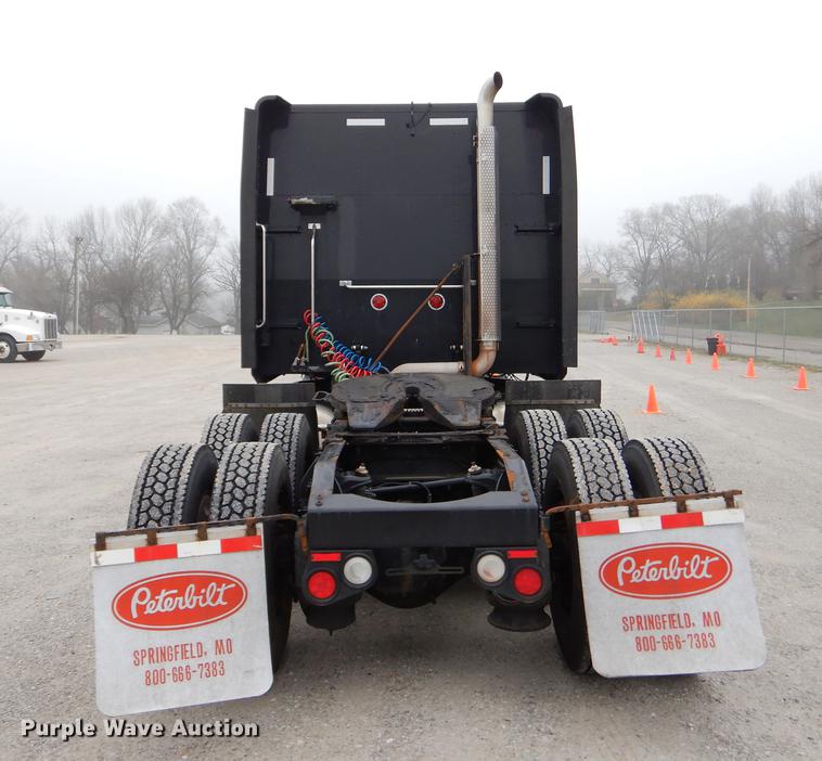 image for item EJ9924 2013 Peterbilt 386 semi truck