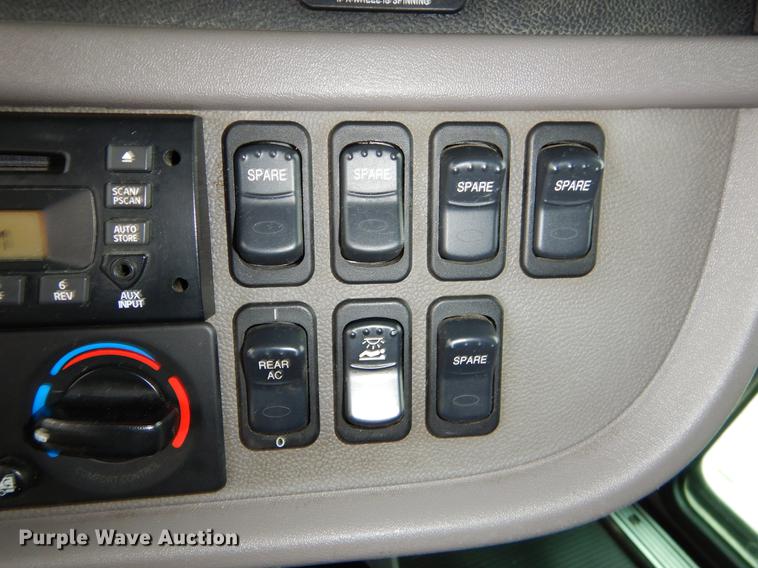 image for item EJ9924 2013 Peterbilt 386 semi truck