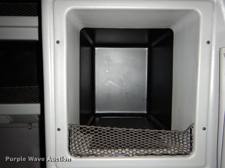 image for item EJ9924 2013 Peterbilt 386 semi truck