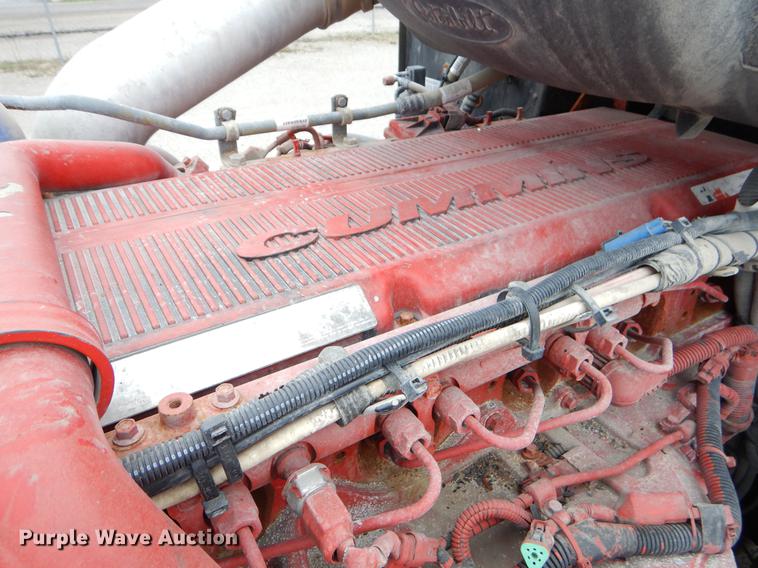 image for item EJ9924 2013 Peterbilt 386 semi truck