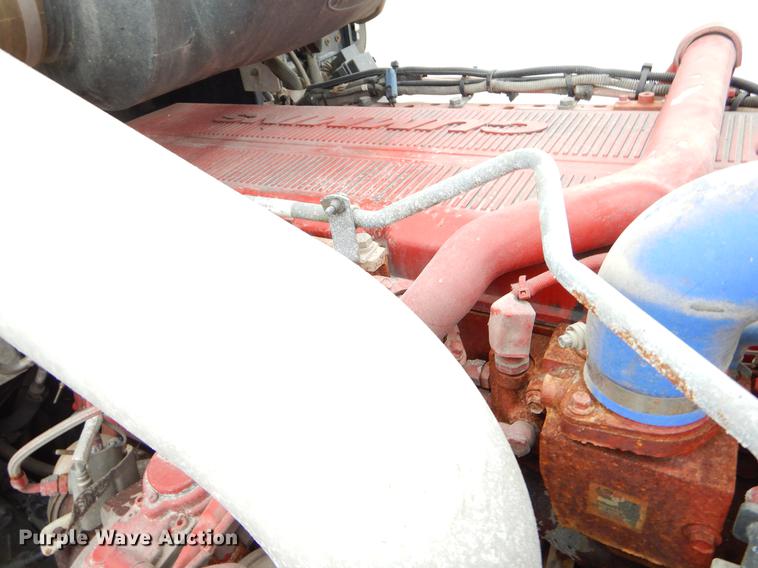 image for item EJ9924 2013 Peterbilt 386 semi truck