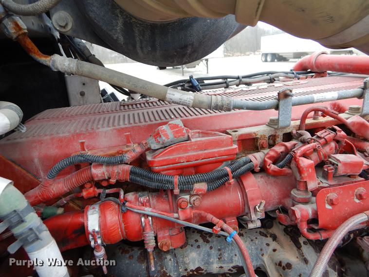 image for item EJ9924 2013 Peterbilt 386 semi truck