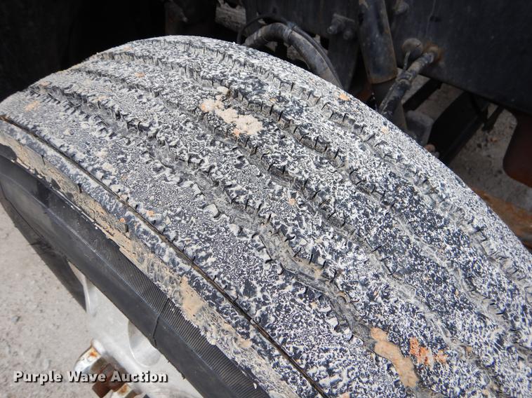 image for item EJ9924 2013 Peterbilt 386 semi truck