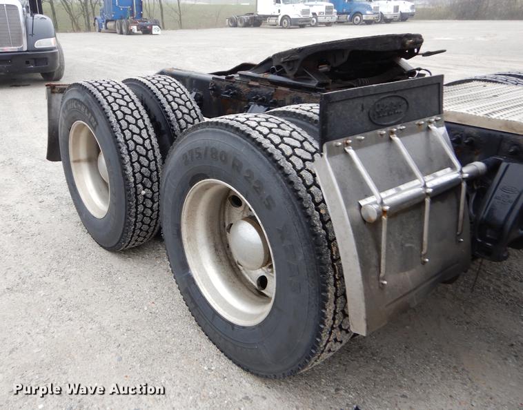 image for item EJ9924 2013 Peterbilt 386 semi truck