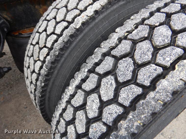 image for item EJ9924 2013 Peterbilt 386 semi truck