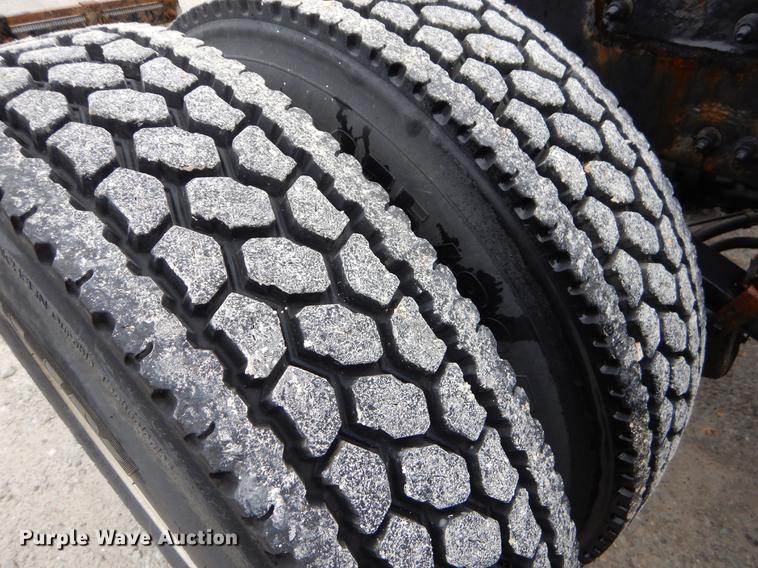 image for item EJ9924 2013 Peterbilt 386 semi truck