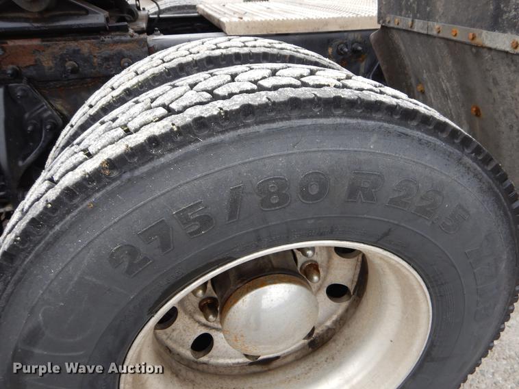 image for item EJ9924 2013 Peterbilt 386 semi truck