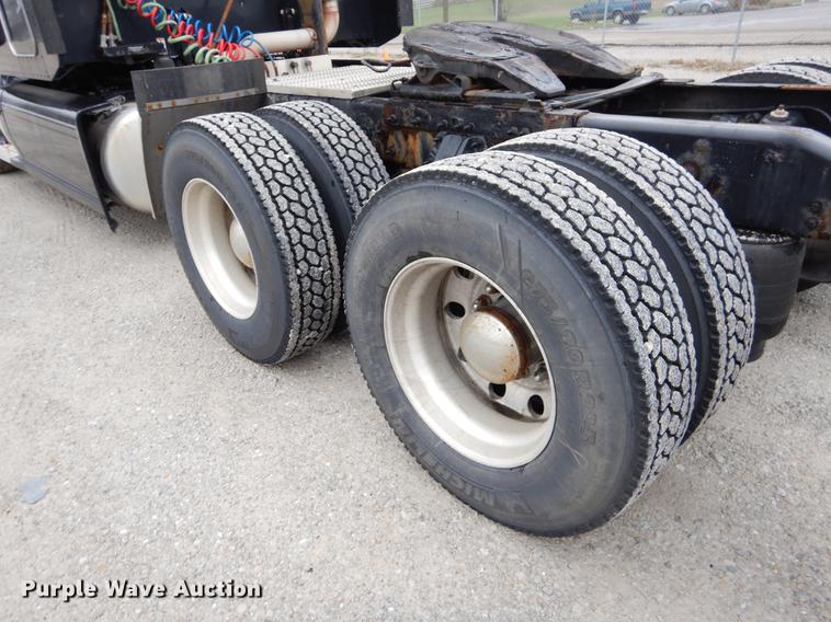 image for item EJ9924 2013 Peterbilt 386 semi truck