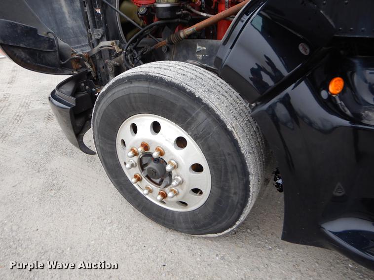 image for item EJ9924 2013 Peterbilt 386 semi truck