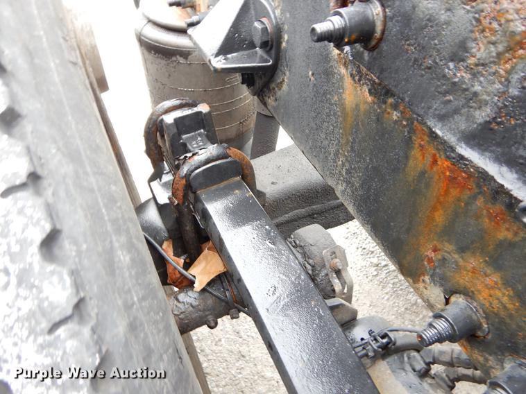 image for item EJ9924 2013 Peterbilt 386 semi truck