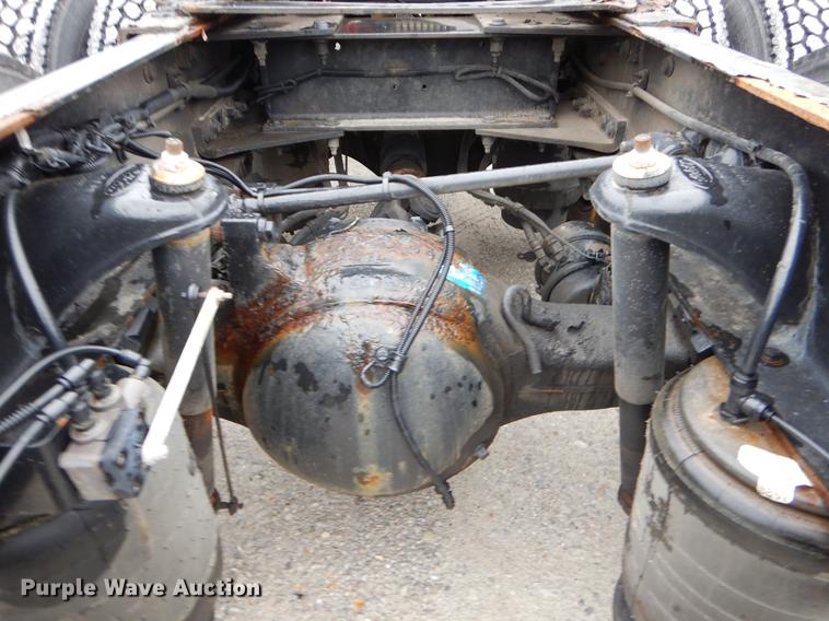 image for item EJ9924 2013 Peterbilt 386 semi truck