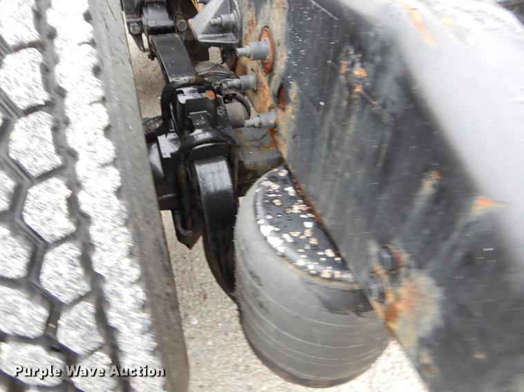 image for item EJ9924 2013 Peterbilt 386 semi truck