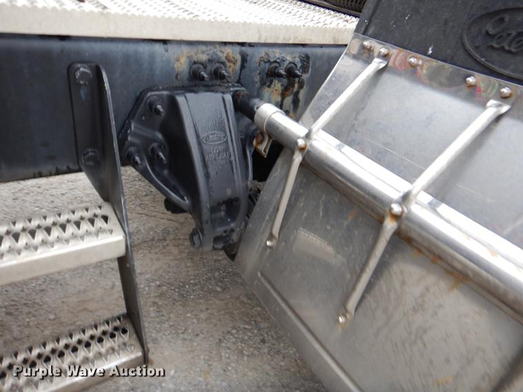 image for item EJ9924 2013 Peterbilt 386 semi truck