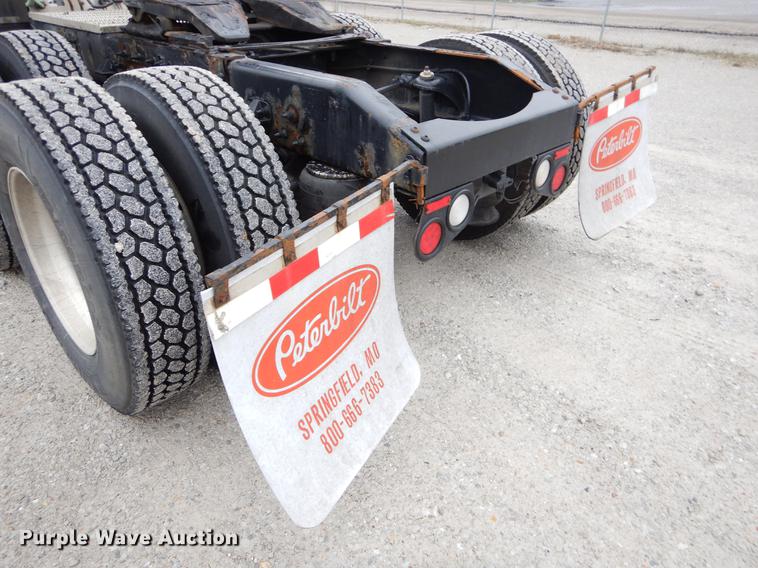 image for item EJ9924 2013 Peterbilt 386 semi truck