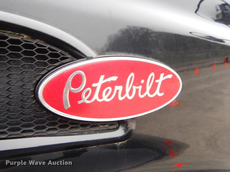 image for item EJ9924 2013 Peterbilt 386 semi truck